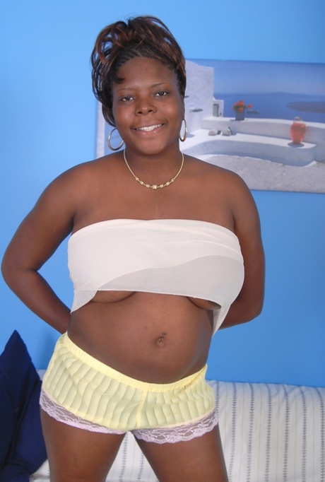 Ebony Mom beautiful naked picture