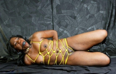 African Latifa sexy nudes image