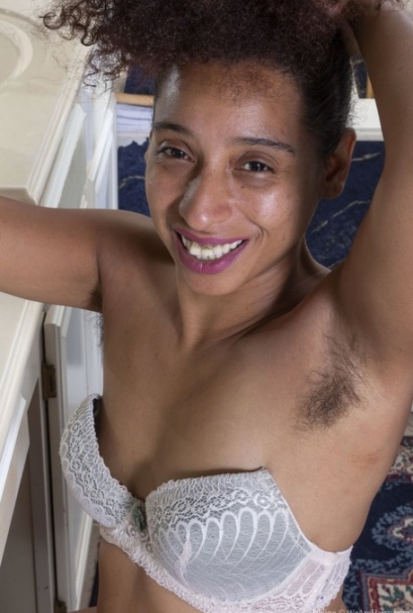 Latina Lorraine sexy naked images