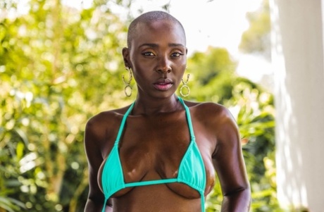 African Vicki Vixen hot sexy photos