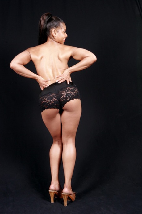 Brazzilian Amy Shores sexy nudes photo