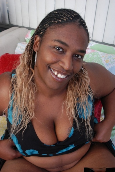 Brazzilian Cherie Deville Mom hot naked img