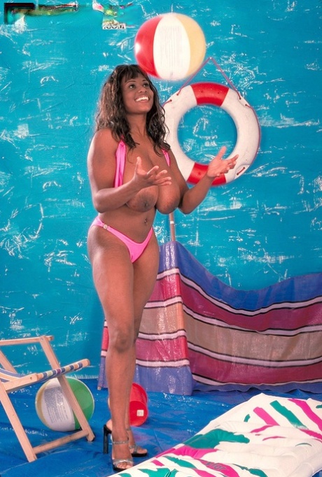 African Rakhi Gill hot nude image