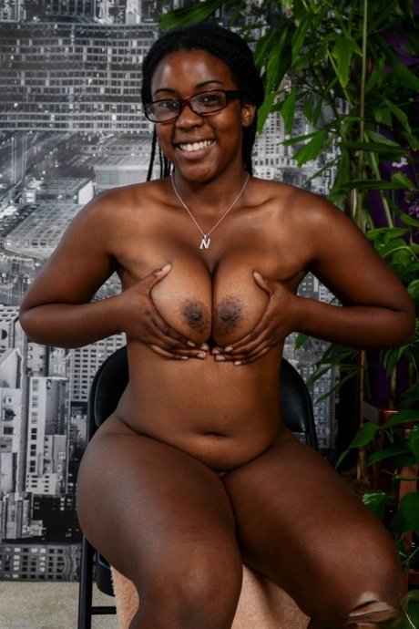 African Douleur beautiful naked picture