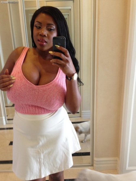 Black Jada Fire Squirt hot sexy pic