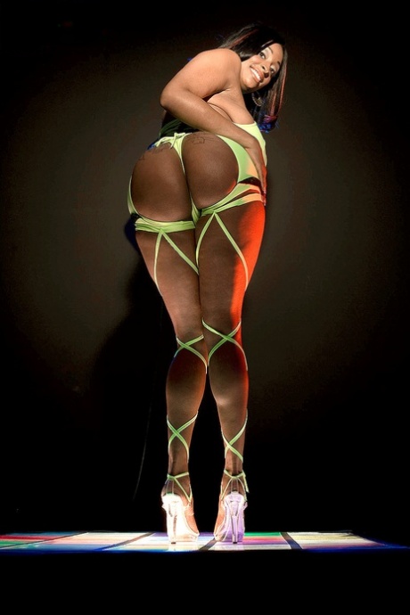 Brazzilian Gamer Girl art naked photo