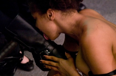 African Lesbienne Teen 18+ erotic photo