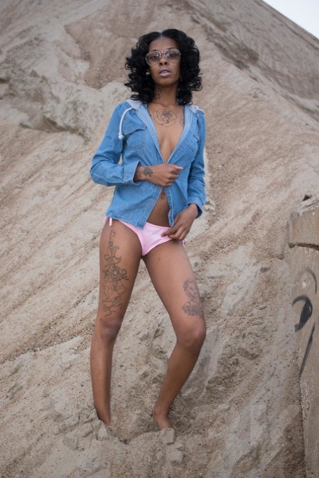 Latina Crossdresser Dildo nude pictures