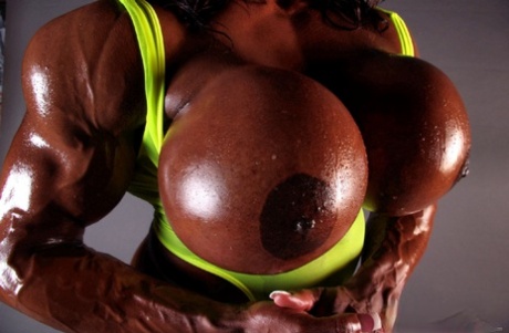 Brazzilian Milf Cum hot nude picture