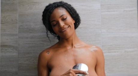 Brazzilian Teen Slim 18+ art nude photos