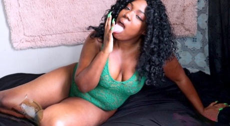 Black Naomi Banxxx erotic photos