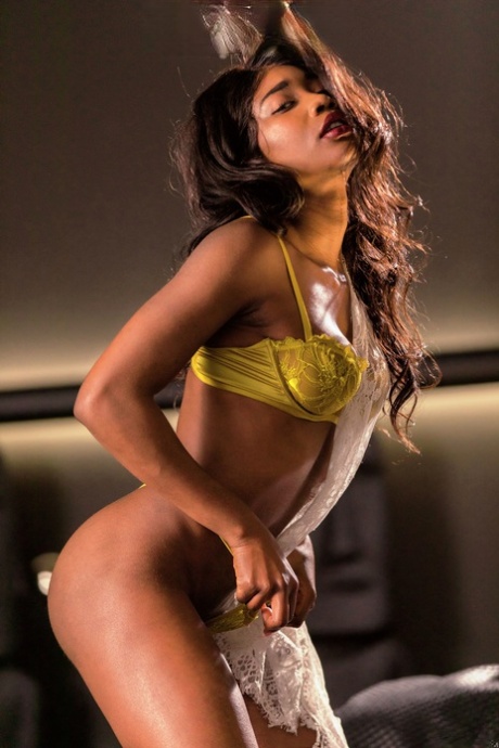 Brazzilian Asian Masseuse hot sexy img