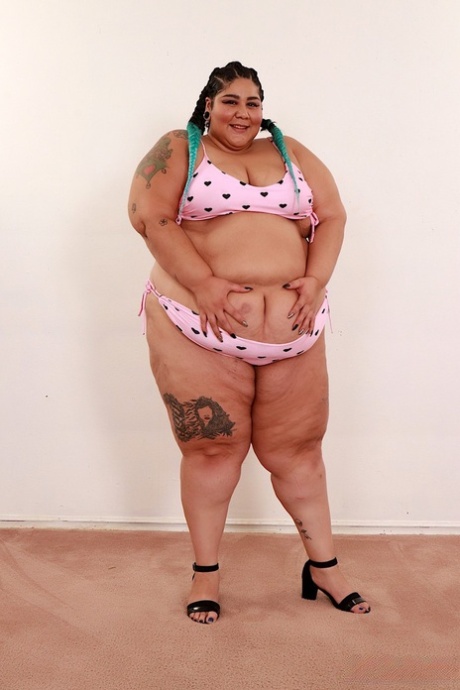 Latina Rough Handjob sexy naked photo