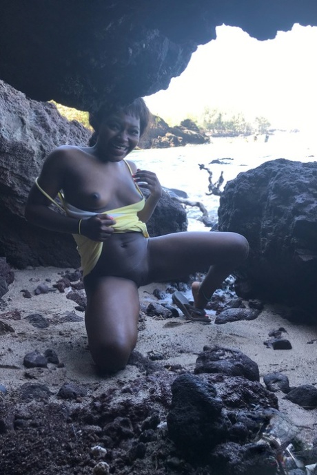Brazzilian Belly Cumshot sexy nude img