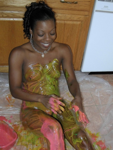 African Shawna sexy naked img