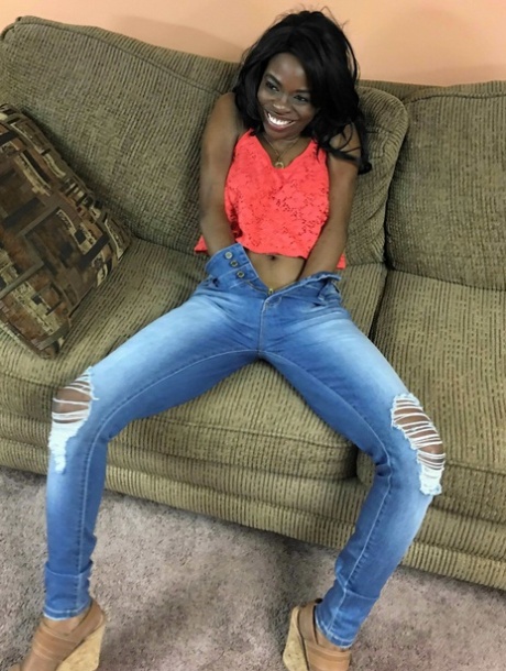 Black Lesbian Seduces Straight Girl exclusive pics