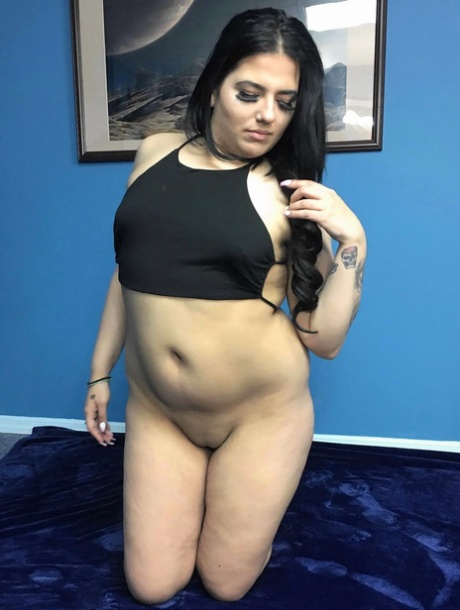 Latina Daddy Kink sexy nude picture