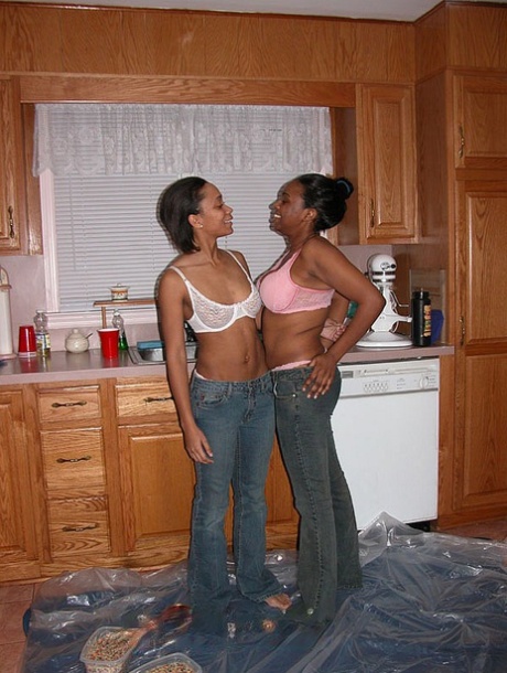 African Messy Lesbian hd pictures