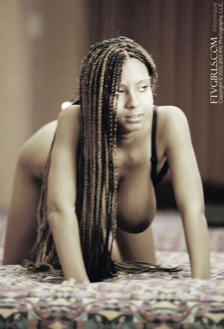African Mona Onyx erotic pics